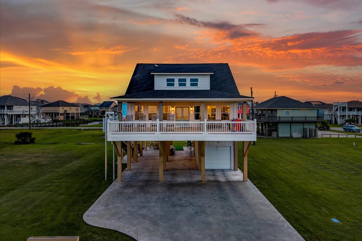 ffd18b18861d4ca3aad7800164ea4115 Large | Beachhouse | Texas | TX | Vacation Homes | Galveston | Crystal Beach | Kokomo | Breezy Days | Beachfront Elegance | Sunrise Serenity | Southern Sands Property Management, LLC