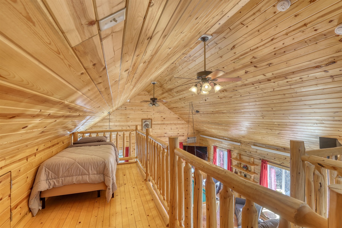 Loft with 2 queen beds and one twin bed