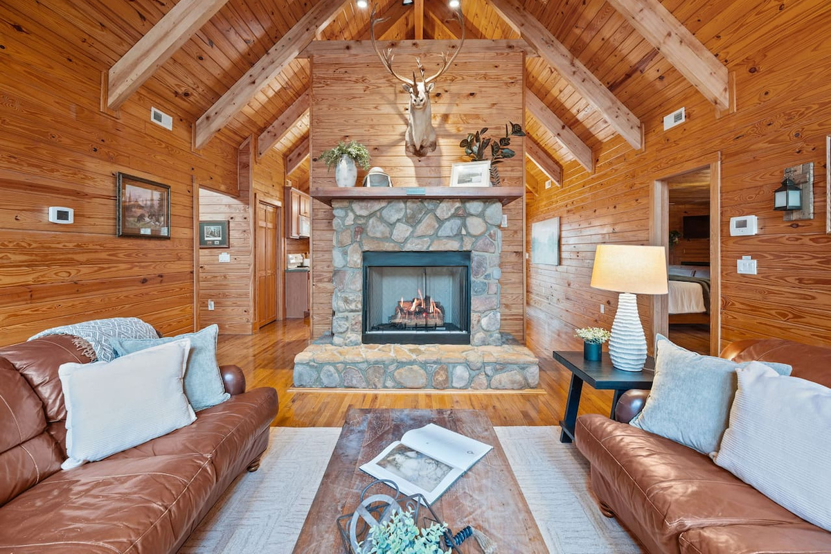 Entering the Caribou Lodge - spacious