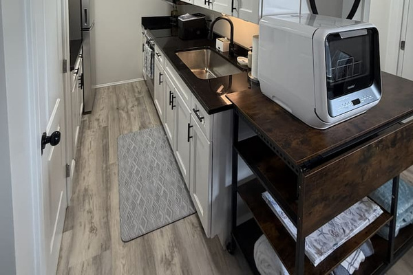 Full kitchen