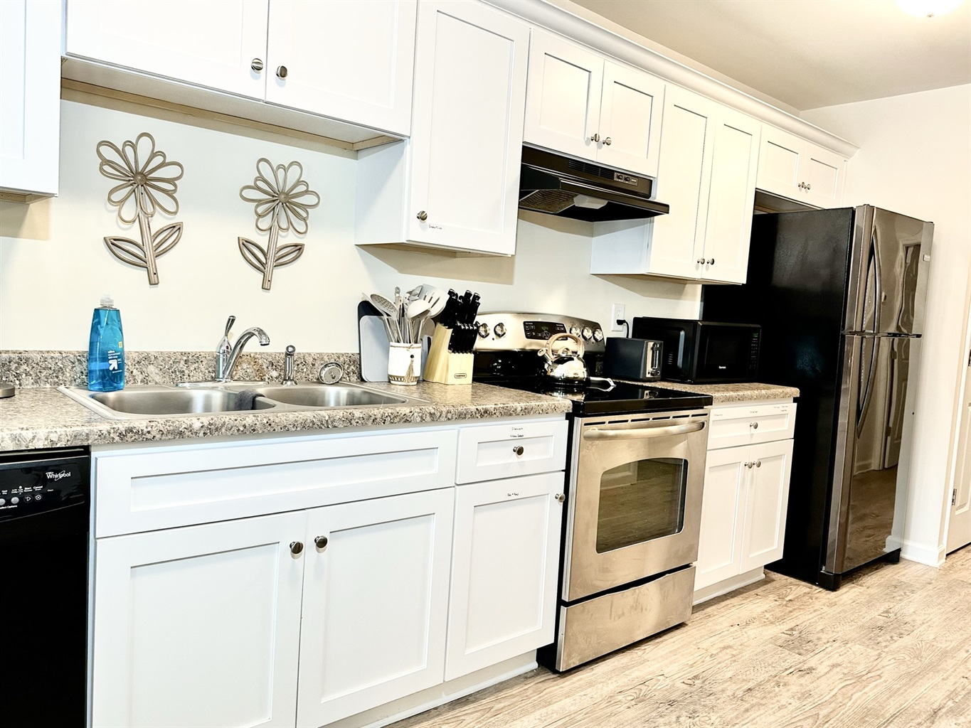 Fully-stocked kitchen with plenty of room to move about