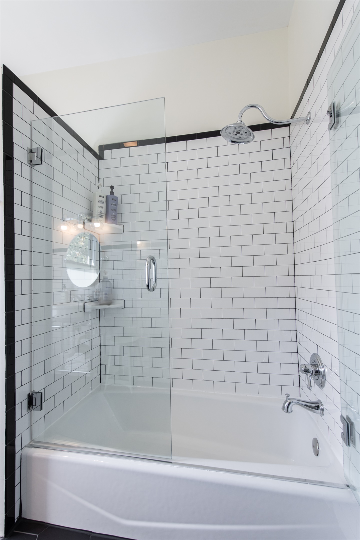 Refresh in this modern bathroom on the Bourbon Trail in Louisville’s Highlands! Features a sleek tub with shower, classic subway tiles, and modern lighting—perfect for a relaxing stay.