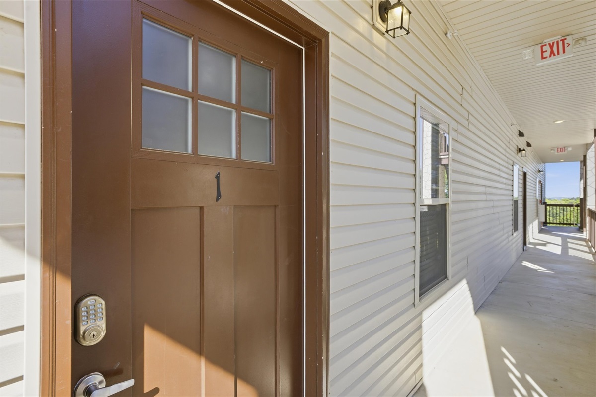 Pull up and walk right in to Unit 1—no stairs, no hassle. This ground-level entry makes arrivals simple, whether you’ve got luggage, groceries, or a full crew in tow. Your mountain stay starts the second you step through the door.